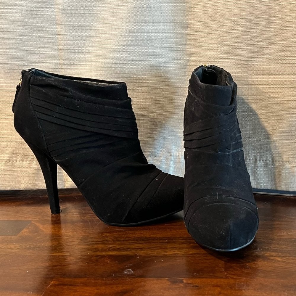 Guess Black Faux Suede Heeled Booties Back Zip Color/Black Size/W7